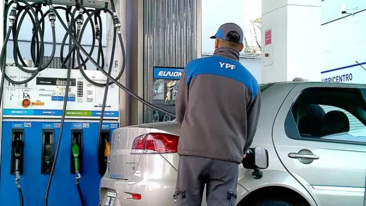 YPF anunció restricciones en el suministro de gasoil común en las estaciones de servicio