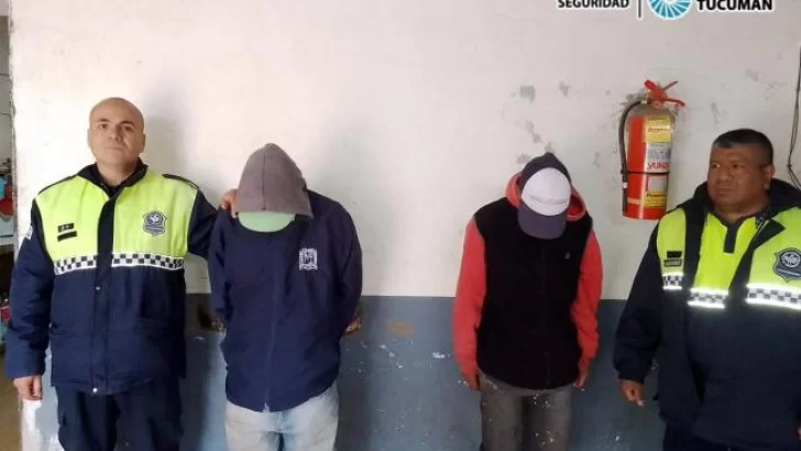 Detuvieron a dos sujetos cuando escapaban con cables del alumbrado público