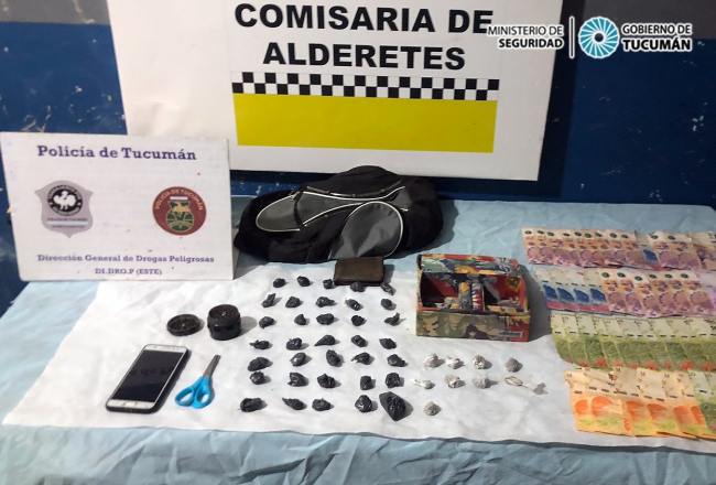 Detuvieron a cinco jóvenes que tenían droga para comercializar en una plaza de Alderetes