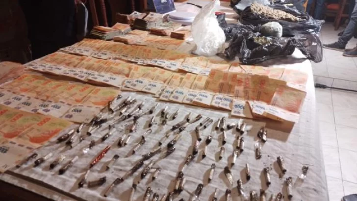 La Policía secuestró marihuana, municiones de guerra y casi un millón de pesos
