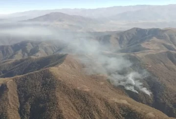Brigadistas forestales lograron sofocar grandes incendios en los cerros tucumanos