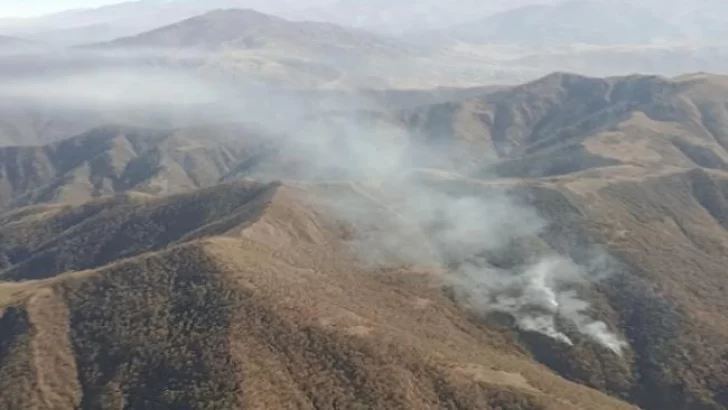 Brigadistas forestales lograron sofocar grandes incendios en los cerros tucumanos