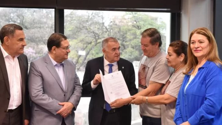Osvaldo Jaldo recibió a los abuelos de Lucio Dupuy en la Legislatura