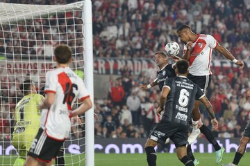 River venció agónicamente a Atlético