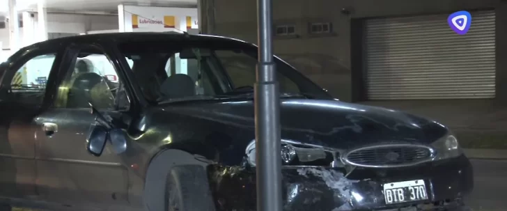 Un auto y una moto colisionaron en Avenida Roca y Constitución