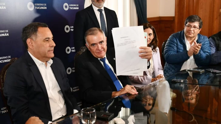 Osvaldo Jaldo firmó la promulgación de la ley “Anti” Uber