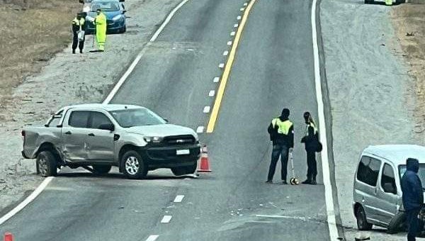 Accidente en la ruta 9: una camioneta chocó contra un vehículo y volcó