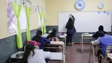 Los docentes llegaron a un acuerdo salarial y puso fin al conflicto Los docentes llegaron a un acuerdo salarial y puso fin al conflicto