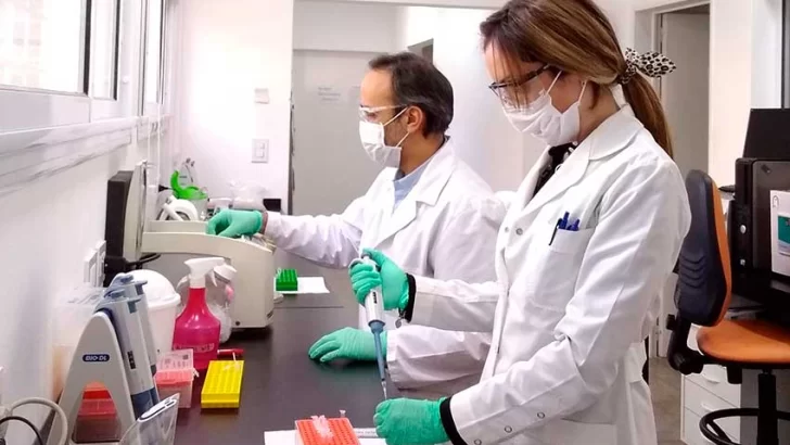 Bioquímicos amenazan con dejar de atender pacientes por la inflación