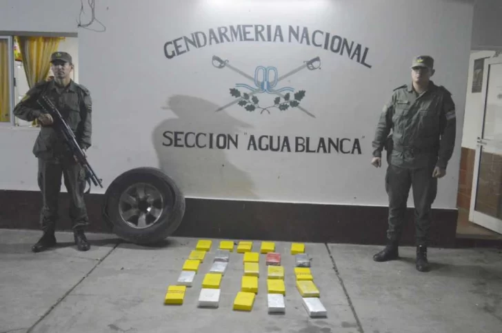 Más de 25 kilos de cocaína fueron hallados en la rueda de un vehículo en la frontera internacional