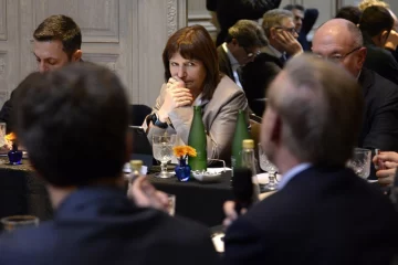 Patricia Bullrich presentó al equipo de gobierno de Juntos por el Cambio Patricia Bullrich presentó al equipo de gobierno de Juntos por el Cambio