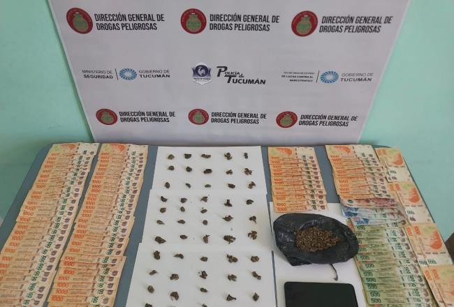 Detuvieron a un sujeto que llevaba marihuana y casi $100.000 en su vehículo Detuvieron a un sujeto que llevaba marihuana y casi $100.000 en su vehículo