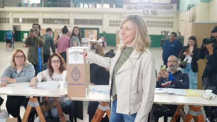 La candidata a presidenta Myriam Bregman emitió su voto