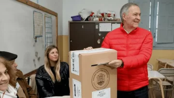 El candidato a presidente Juan Schiaretti emitió su voto