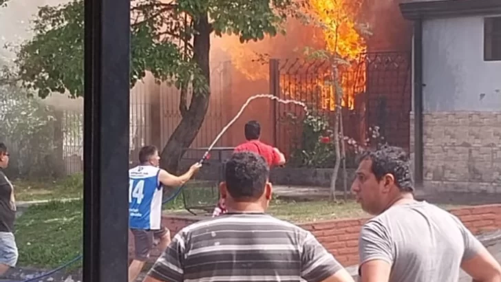 Una familia perdió todo luego de sufrir un incendio en su casa
