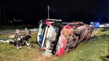 Entre Ríos: volcó un micro con estudiantes que volvían del viaje de egresados