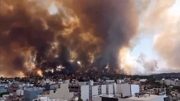 Impactantes incendios en Córdoba: evacuados, casas quemadas y un detenido