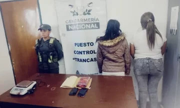 Dos mujeres quedaron detenidas por traficar cocaína Dos mujeres quedaron detenidas por traficar cocaína