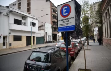 Se planea prohibir el estacionamiento dentro del microcentro de la Capital