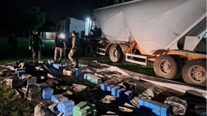 Gendarmería encontró casi media tonelada de cocaína en un camión tolva
