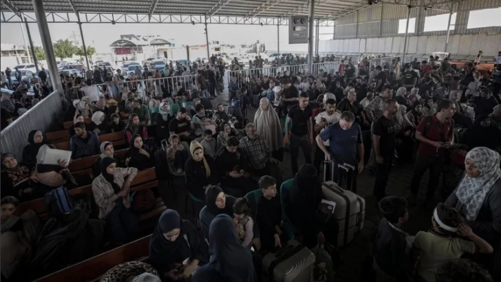 Gaza: tras ataque israelí a campo de refugiados, Egipto abrió el paso fronterizo