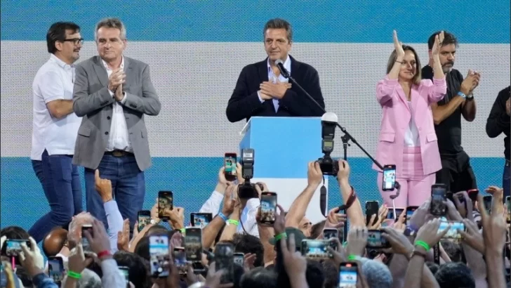 Massa reconoció la derrota antes de los número oficiales: “Milei es el presidente que la mayoría eligió” Massa reconoció la derrota antes de los número oficiales: “Milei es el presidente que la mayoría eligió”