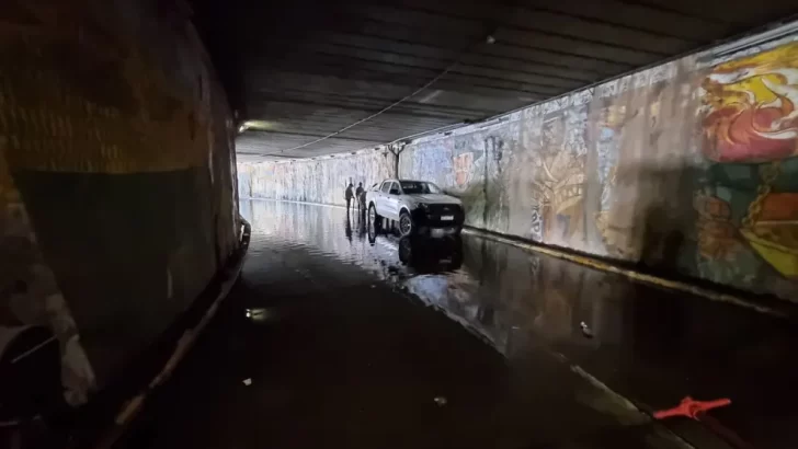 Cortaron el tránsito en el túnel de calle Mendoza