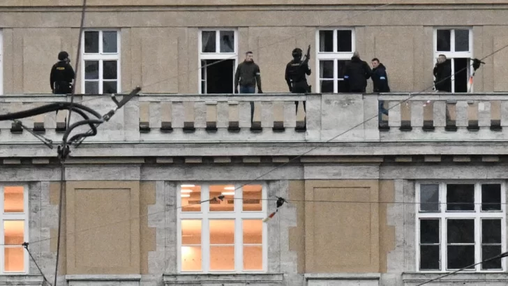 Un tiroteo en una universidad en Praga dejó varias personas muertas y heridas