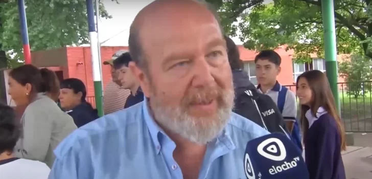 Padres, alumnos y docentes del Colegio del Aconquija, realizaron un reclamo para pedir que no cierren la institución