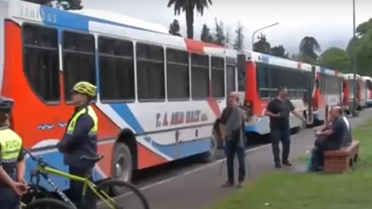 Varios pasajeros quedaron varados por un paro en una línea de ómnibus