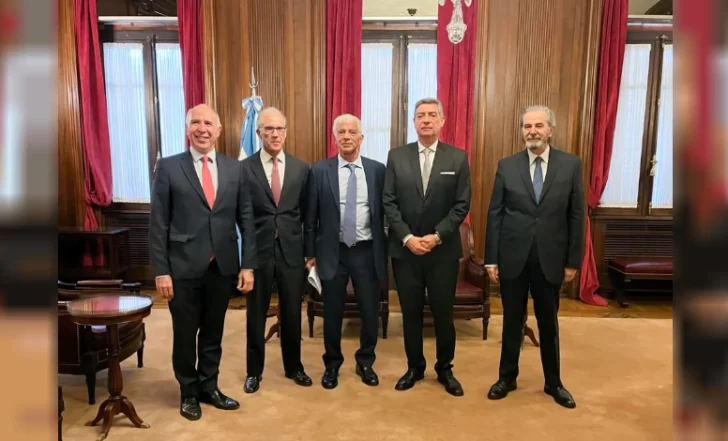 La Corte aceptó el pedido de La Rioja y analizará el DNU luego la feria judicial La Corte aceptó el pedido de La Rioja y analizará el DNU luego la feria judicial