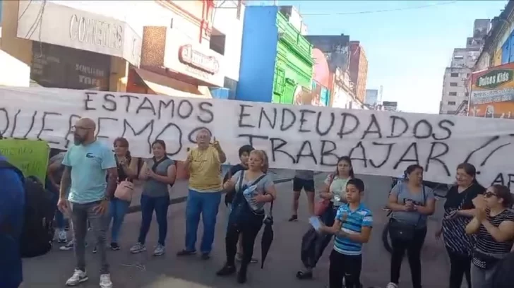 Los puesteros del mercado Persia reclaman la habilitación del lugar para volver a trabajar Los puesteros del mercado Persia reclaman la habilitación del lugar para volver a trabajar