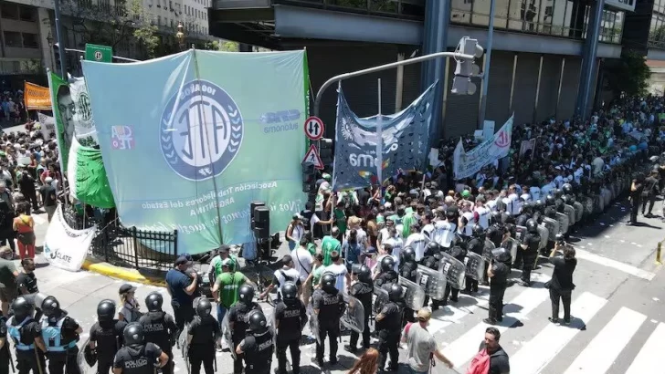 El Gobierno dio de baja 7000 contratos de trabajadores estatales que ingresaron este año