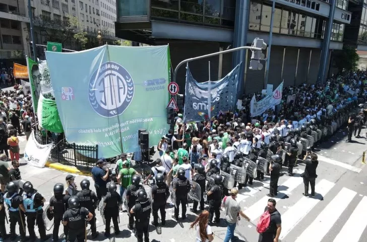 El Gobierno dio de baja 7000 contratos de trabajadores estatales que ingresaron este año