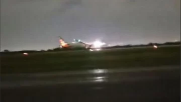 Un avión que iba a Miami fue impactado por un rayo y tuvo que aterrizar de emergencia en Ezeiza