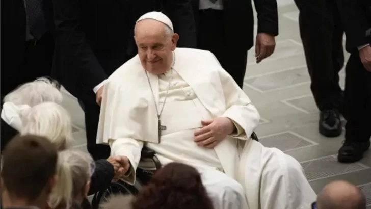 El Papa Francisco autorizó la bendición de parejas del mismo sexo