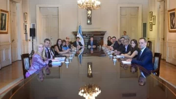 Por el ajuste: Milei con su gabinete, encuentro de urgencia de la CGT y cámaras bancarias con el Banco Central