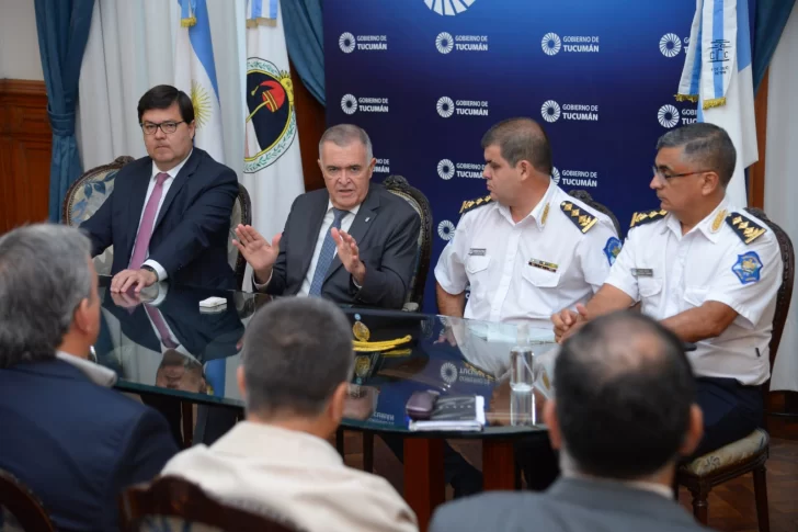 El Gobernador pidió a la Policía investigar a fondo la venta ilegal de mercadería de Desarrollo Social El Gobernador pidió a la Policía investigar a fondo la venta ilegal de mercadería de Desarrollo Social