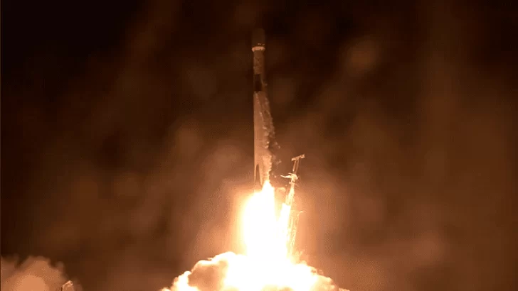 SpaceX lanzó el primer lote de satélites Starlink “directos al celular”