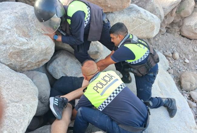 Un joven quedó atrapado entre dos rocas en El Mollar