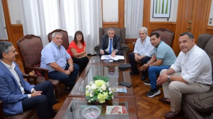 El Gobierno provincial firmó un decreto para abonar las horas extendidas a docentes tucumanos