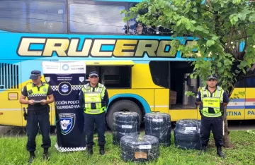 Trasladaban 13 neumáticos de forma ilegal en un micro de larga distancia