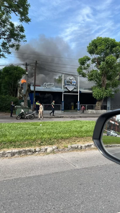 Se incendió la cocina del local gastronómico “El 10 Gran Sandwichería” Se incendió la cocina del local gastronómico “El 10 Gran Sandwichería”