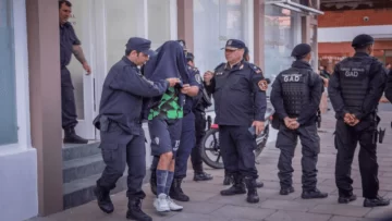 Detuvieron a otros cinco sospechosos por el crimen de Tomás Tello en Santa Teresita Detuvieron a otros cinco sospechosos por el crimen de Tomás Tello en Santa Teresita