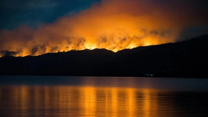 Sigue el combate al fuego en Chubut: el incendio en Los Alerces ya afecta más de mil hectáreas