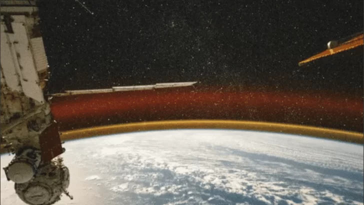 Tomaron una foto desde la Estación Espacial Internacional a la atmósfera de la Tierra y así es como se ve