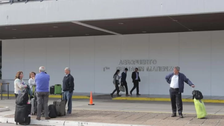 Rige el paro de aeronáuticos: más de 15 vuelos cancelados en Tucumán