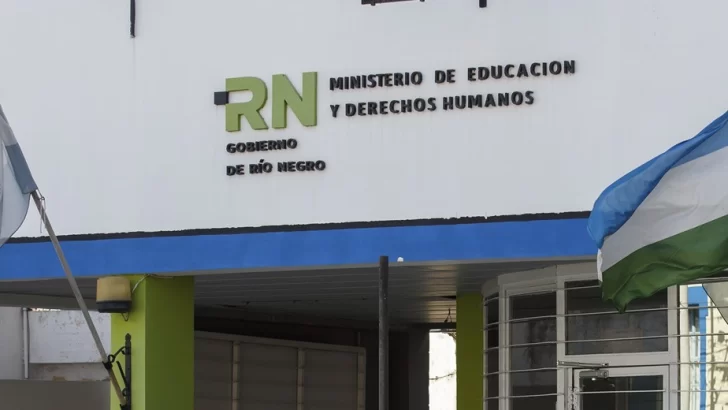 Otro conflicto del gobierno de Milei con las provincias: Río Negro denuncia que dejó de recibir el incentivo docente
