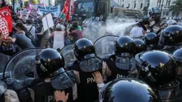 Más incidentes en el Congreso: la oposición denunció represión y se retiró del recinto