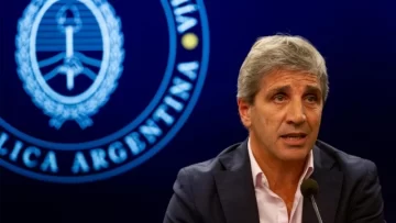 Caputo dijo que el bono para jubilados que cobren la mínima será de $70.000